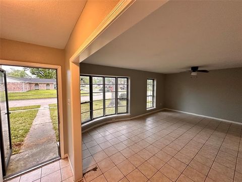 Tiny photo for 738 Beachcomber Lane, Houston, TX 77062 (MLS # 82268872)