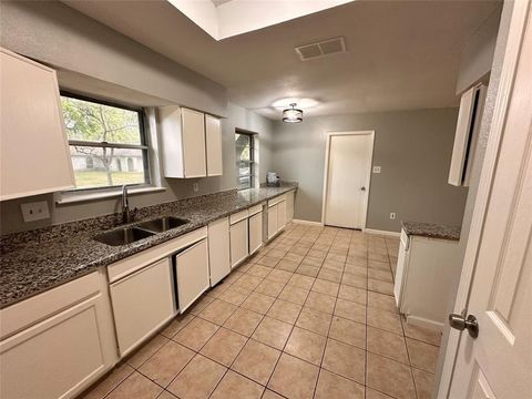 Tiny photo for 738 Beachcomber Lane, Houston, TX 77062 (MLS # 82268872)