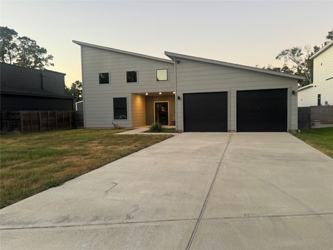 Photo of 1416 Flamingo Street, Conroe, TX 77385 (MLS # 81807687)