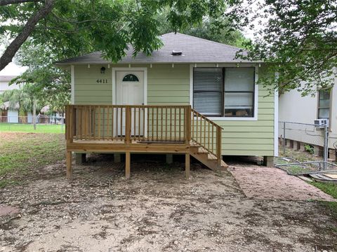 Photo of 4413 6th Street, Bacliff, TX 77518 (MLS # 16256470)