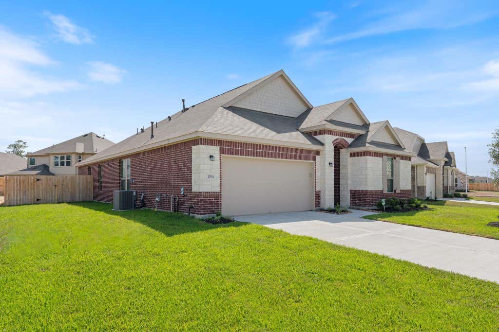 Photo of 12934 Basswood Summit Dr Dr, Houston, TX 77044 (MLS # 85262419)