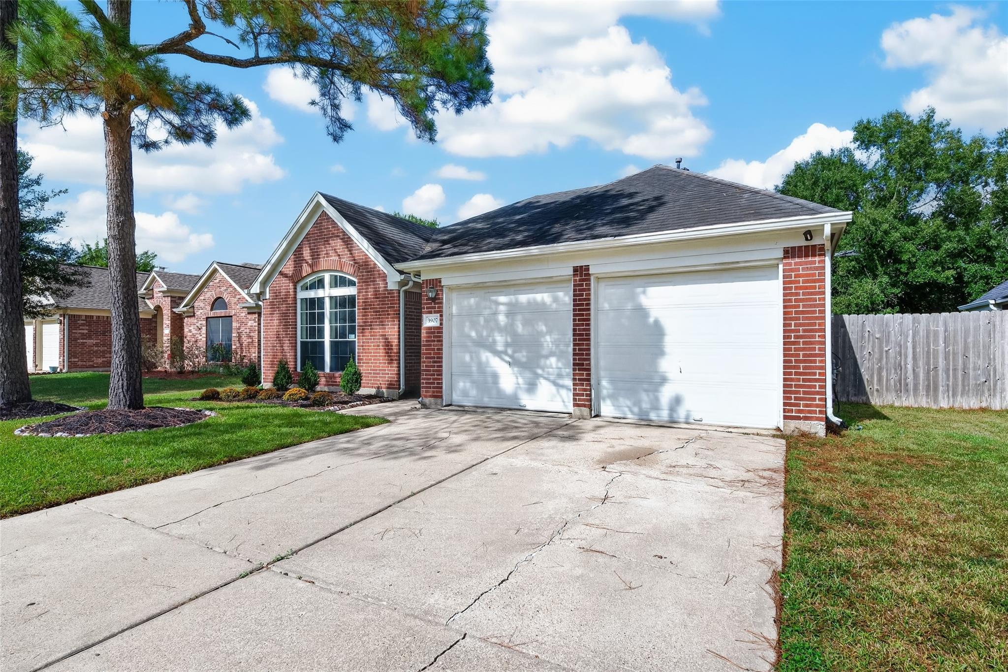 3907 Vinecrest Drive