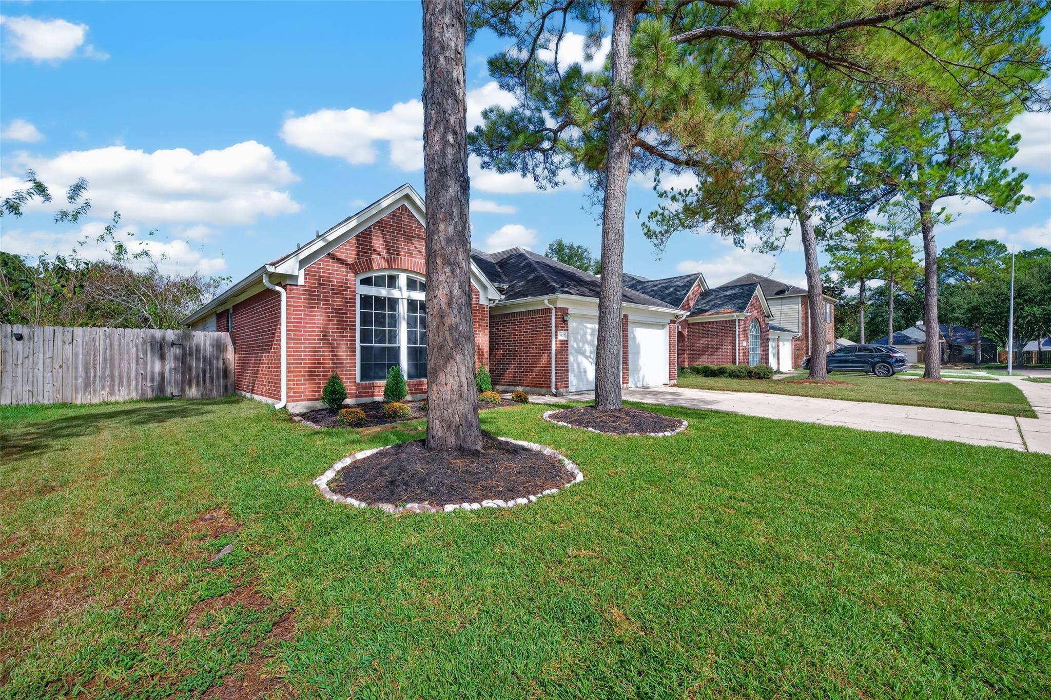 3907 Vinecrest Drive