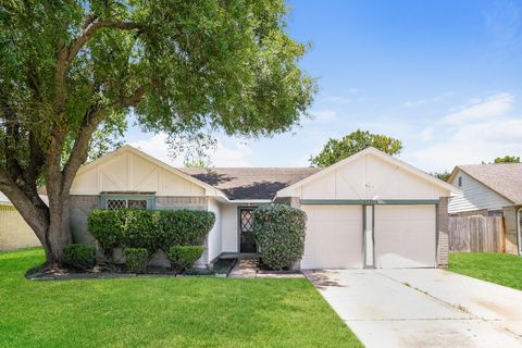 Photo of 15706 Tammany Lane, Houston, TX 77082 (MLS # 21061508)