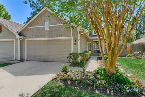 Townhouse For Sale - 7 Greenwich Place<br/> Conroe, TX 77384
