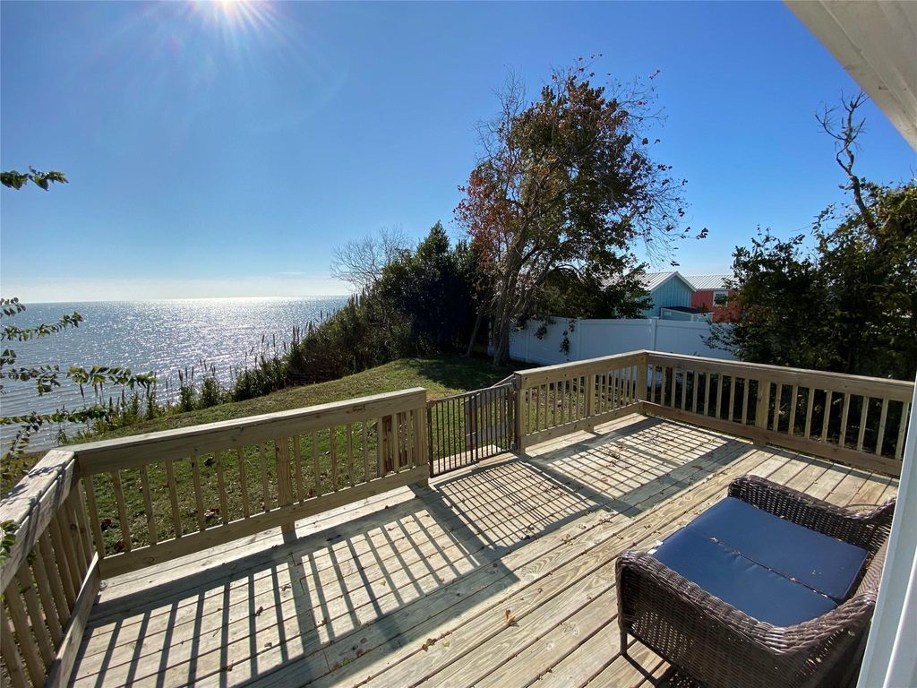 Photo of 127 Sea Crest Park Road, Beach City, TX 77523 (MLS # 32004510)