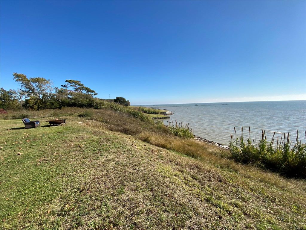 Photo of 127 Sea Crest Park Road, Beach City, TX 77523 (MLS # 32004510)