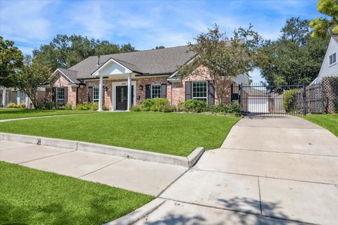 Tiny photo for 2918 Stoney Brook Drive, Houston, TX 77063 (MLS # 90990846)