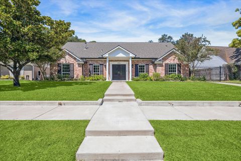 2918 Stoney Brook Drive Houston TX 77063