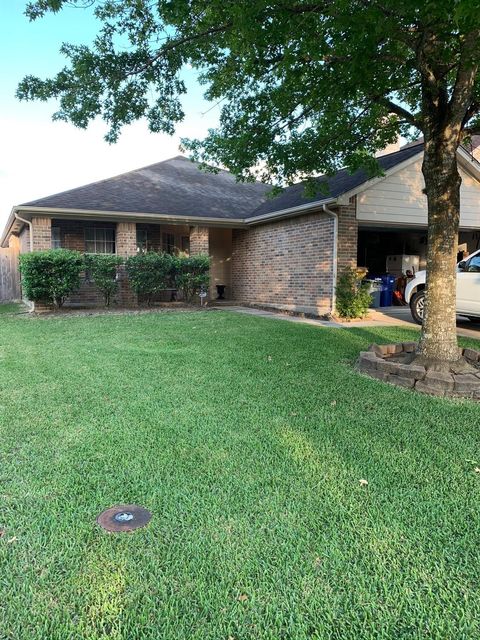 Photo of 205 Mammoth Springs Lane, Dickinson, TX 77539 (MLS # 85668700)