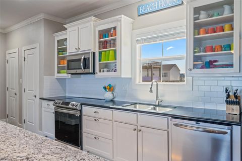 Tiny photo for 1040 N Gayle Street, Gilchrist, TX 77617 (MLS # 80285182)