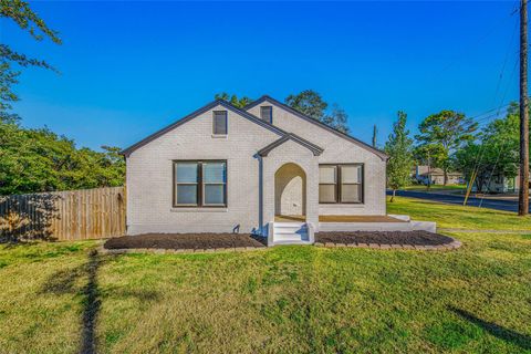 Photo of 201 N Coulter Drive Dr, Bryan, TX 77803 (MLS # 61402473)