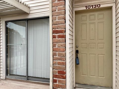 Photo of 10130 Waterstone Drive, Houston, TX 77042 (MLS # 58492960)