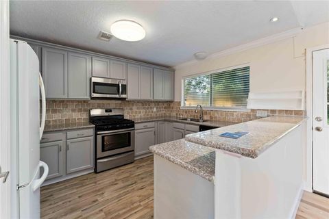 Photo of 10826 W Mulberry Drive, La Porte, TX 77571 (MLS # 70327703) Photo of 10826 W Mulberry Drive, La Porte, TX 77571 (MLS # 70327703)
