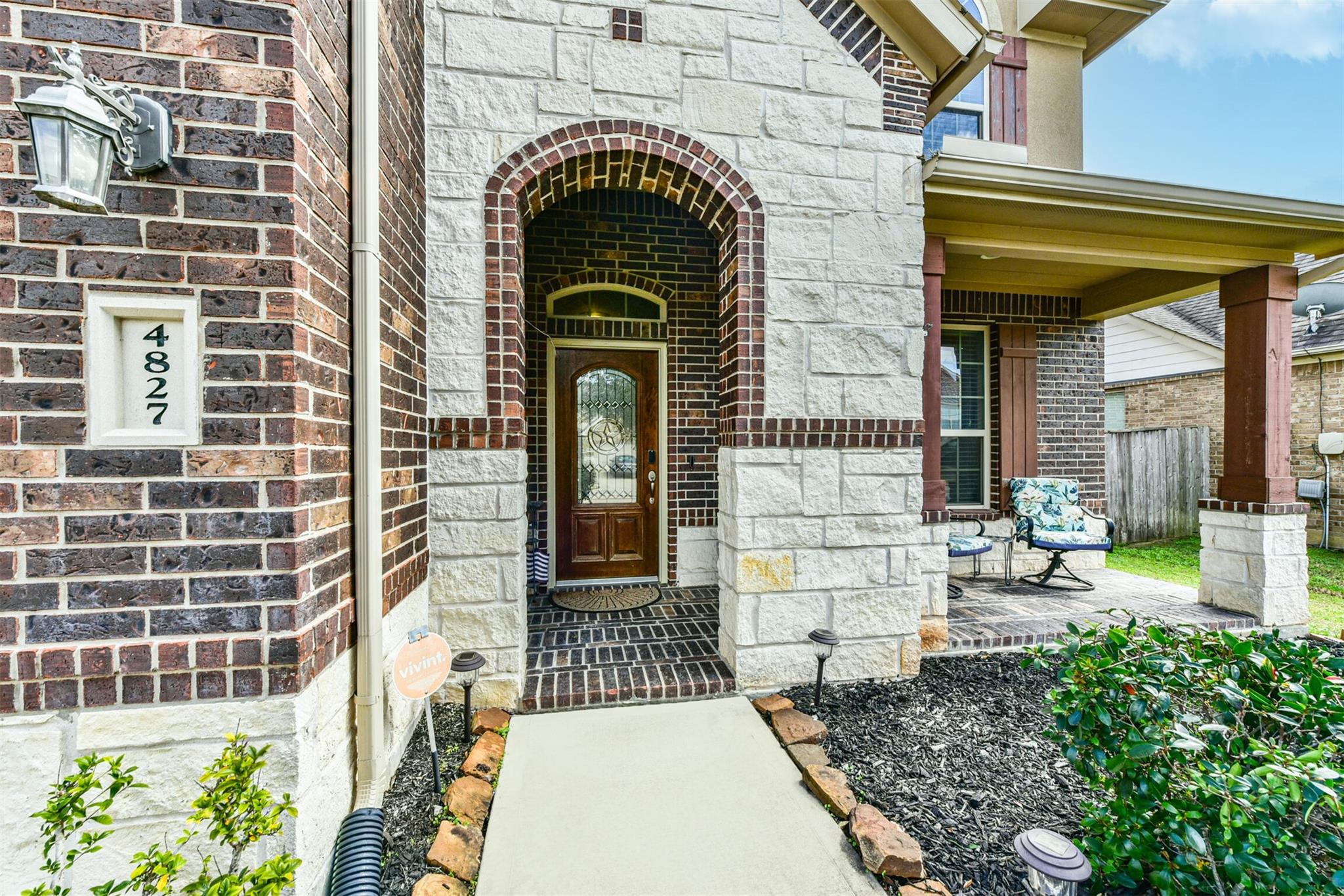 4827 Oak Rambling Drive