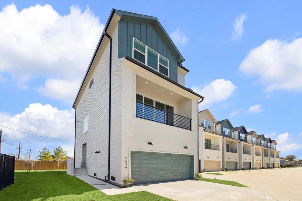 Photo of 5628 Camino Encantado Drive, Houston, TX 77091 (MLS # 70566602)