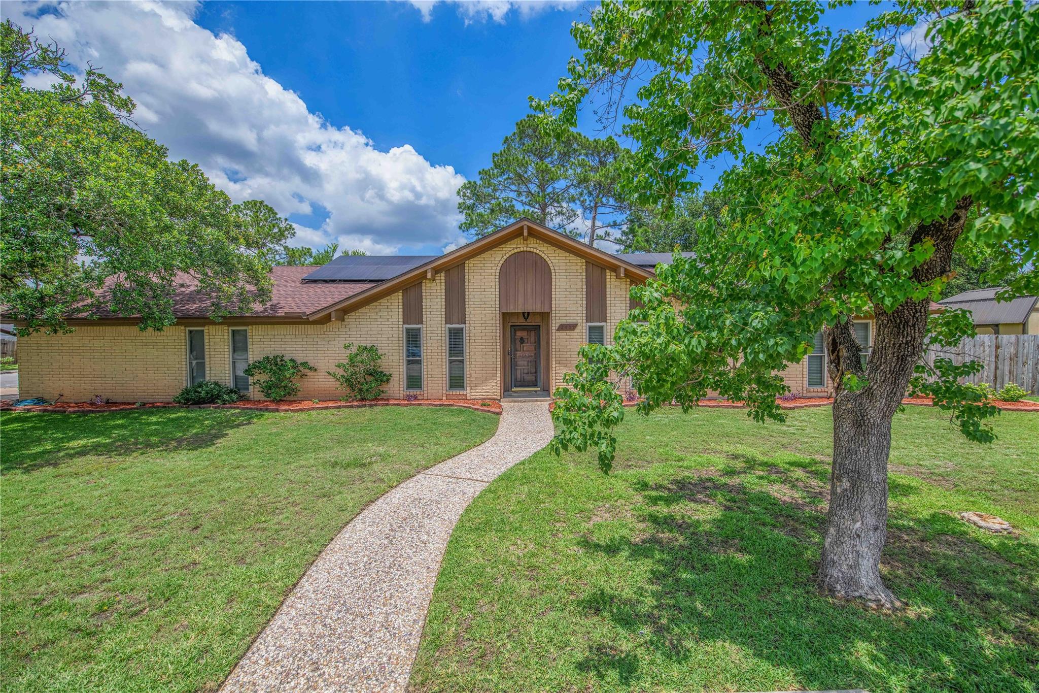 2401 Briar Oaks Drive