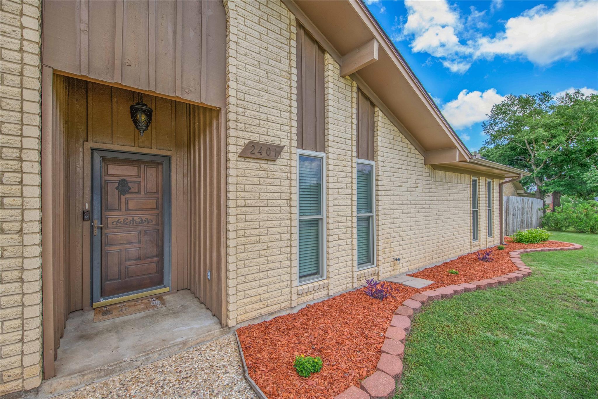 2401 Briar Oaks Drive