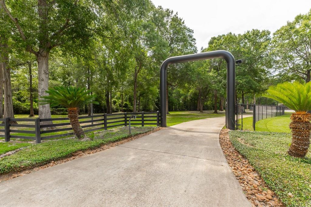 Photo of 5950 Keith Rd Rd, Lumberton, TX 77657 (MLS # 81952790)