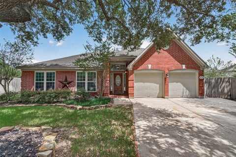 Photo of 15418 Park Glen Drive, Sugar Land, TX 77498 (MLS # 61083459)