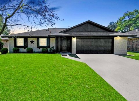 Photo of 701 Regency Drive, Deer Park, TX 77536 (MLS # 55053324)