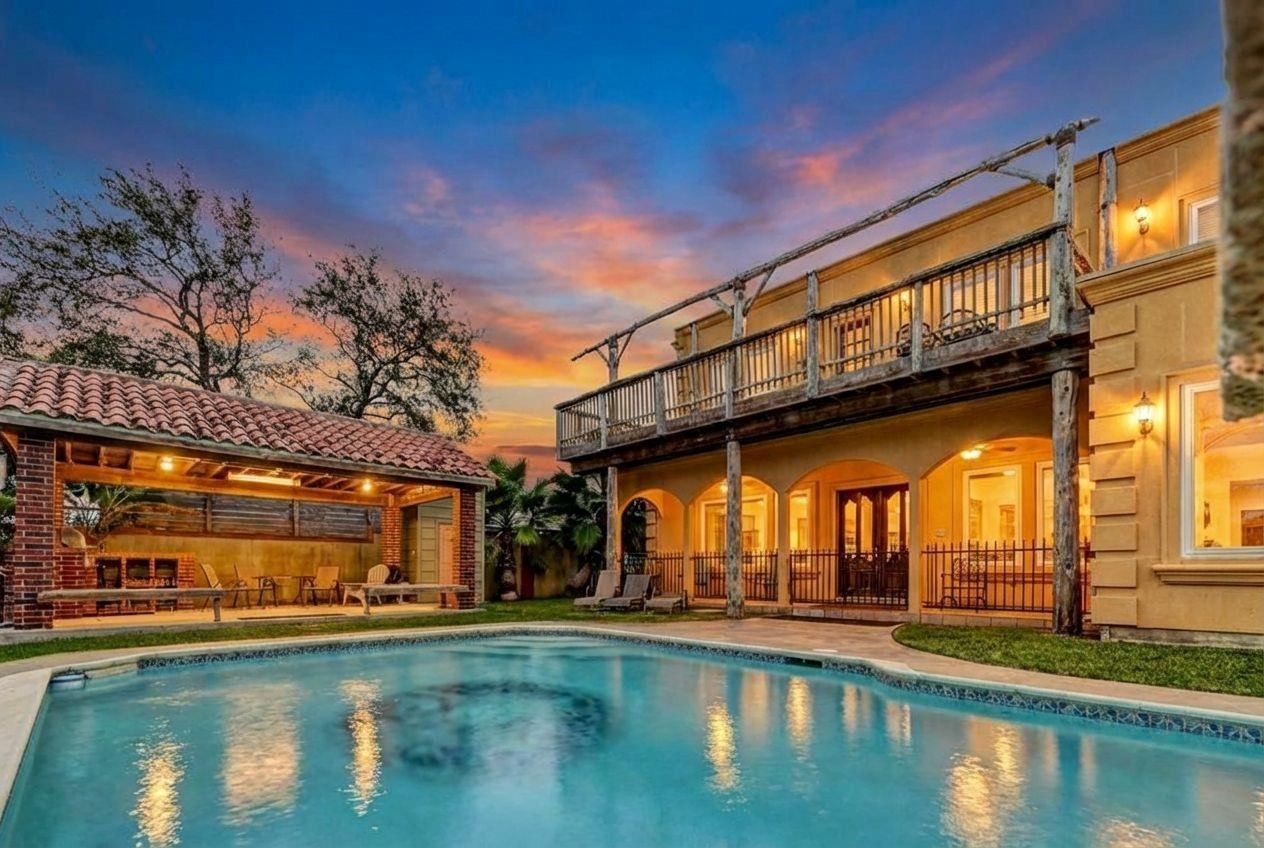 2732 Broadway Street