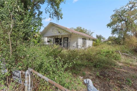 Photo of 3920 Sayers St, Houston, TX 77026 (MLS # 23607739)