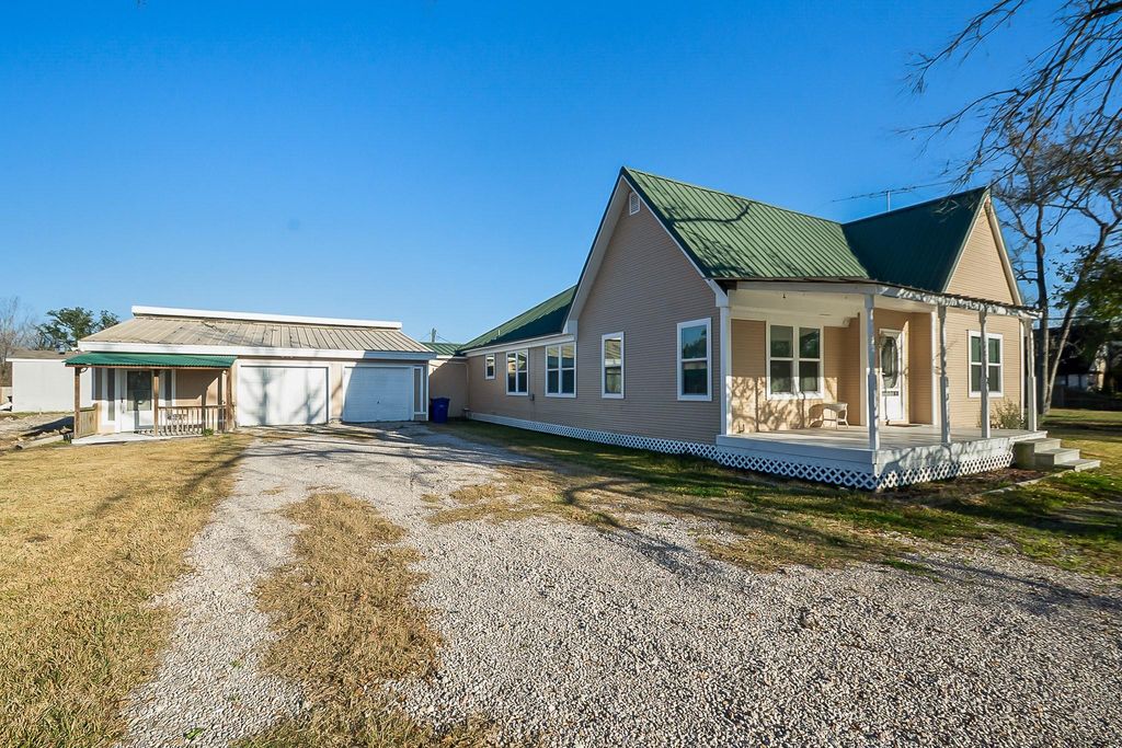 Photo of 109 Maple Street, Highlands, TX 77562 (MLS # 52122793)