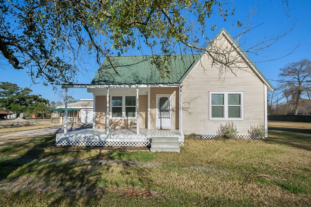 Photo of 109 Maple Street, Highlands, TX 77562 (MLS # 52122793)