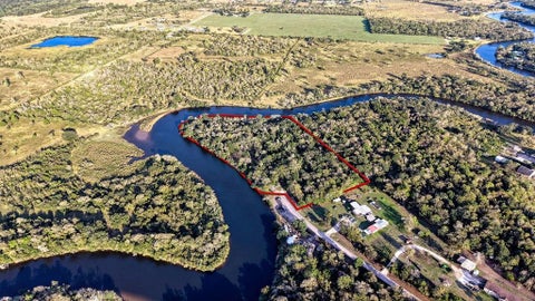Photo of 9903 County Road 210, Liverpool, TX 77577 (MLS # 34942430)