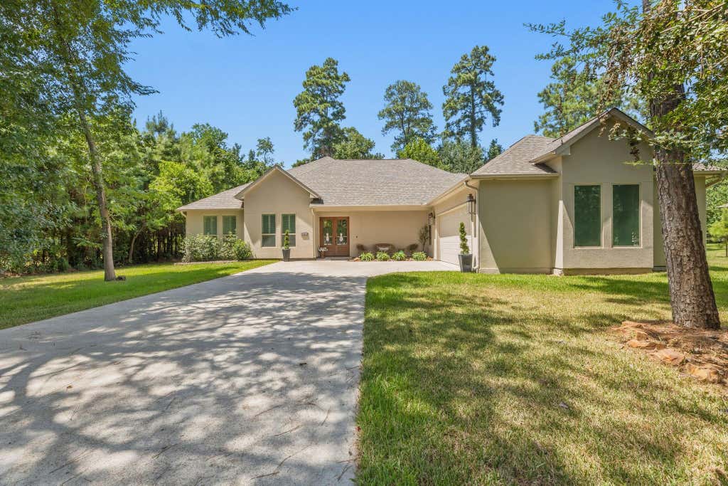 Photo of 25127 E Tara Plantation Drive E, Tomball, TX 77375 (MLS # 55690486)