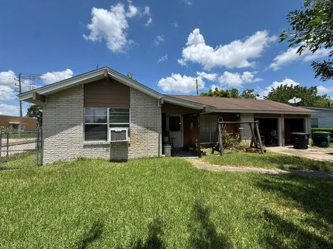Photo of 14903 Elmtex Drive, Houston, TX 77396 (MLS # 77971503)