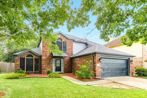 Photo of 104 Papaya Street, Lake Jackson, TX 77566 (MLS # 96807655)