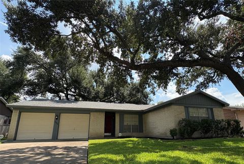 Photo of 9006 Winding River Drive, Houston, TX 77088 (MLS # 34643636)