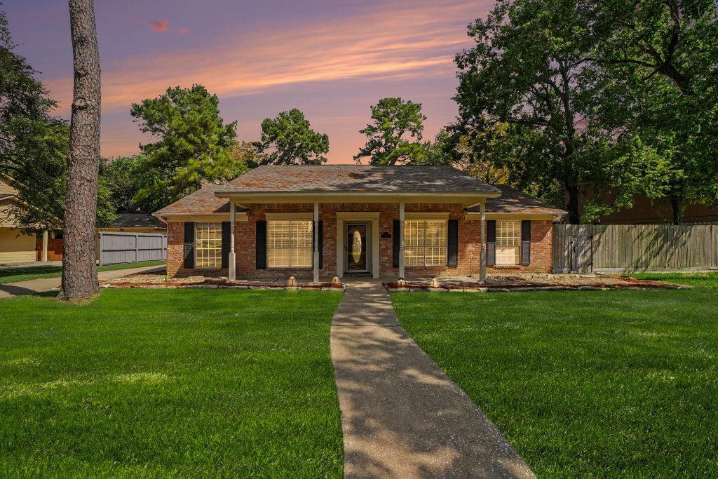 Photo of 8210 Roebourne Lane, Houston, TX 77070 (MLS # 93039807)