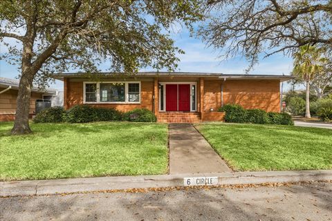 Photo of 6 Cedar Lawn Circle, Galveston, TX 77551 (MLS # 98321144)