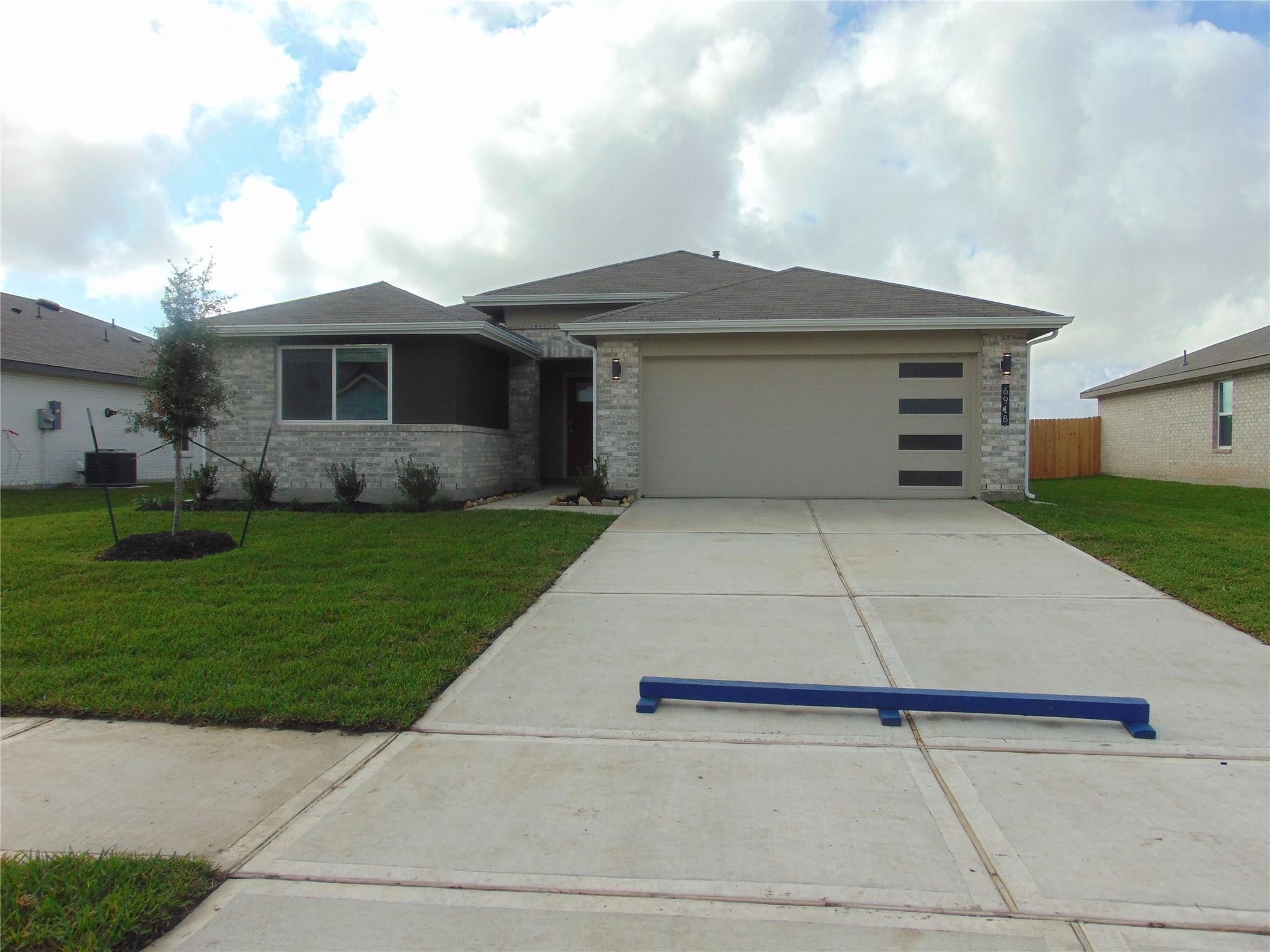 6918 Morales Way