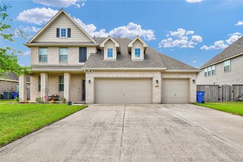 Homes For Sale - 707 Burr Oak<br/> Richwood, TX 77531