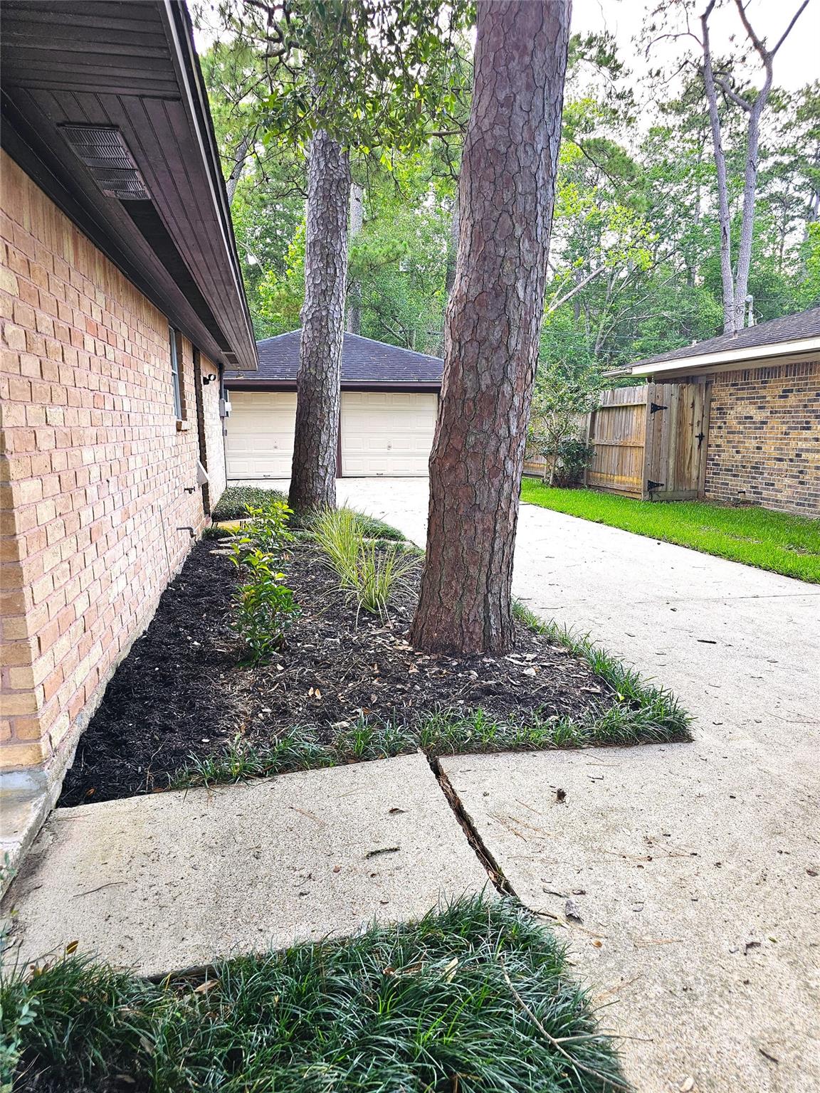 5207 Longshadow Drive