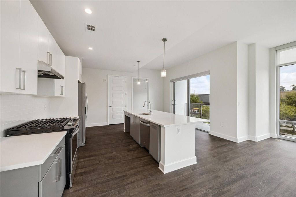 Photo of 2000 Hughes Landing Blvd #339, The Woodlands, TX 77380 (MLS # 60235322)