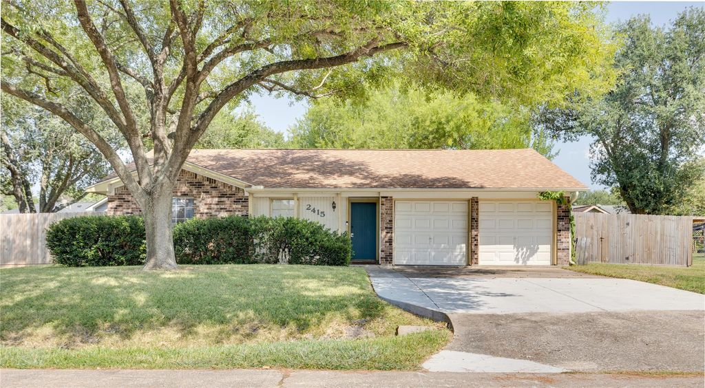 Photo of 2415 Heather Street, Highlands, TX 77562 (MLS # 42141889)