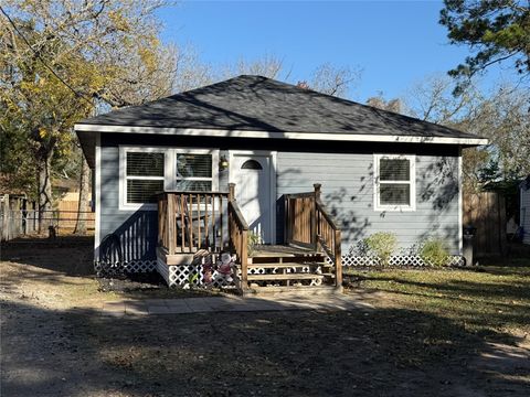 Photo of 212 W Jordan, Alvin, TX 77581 (MLS # 16395285)