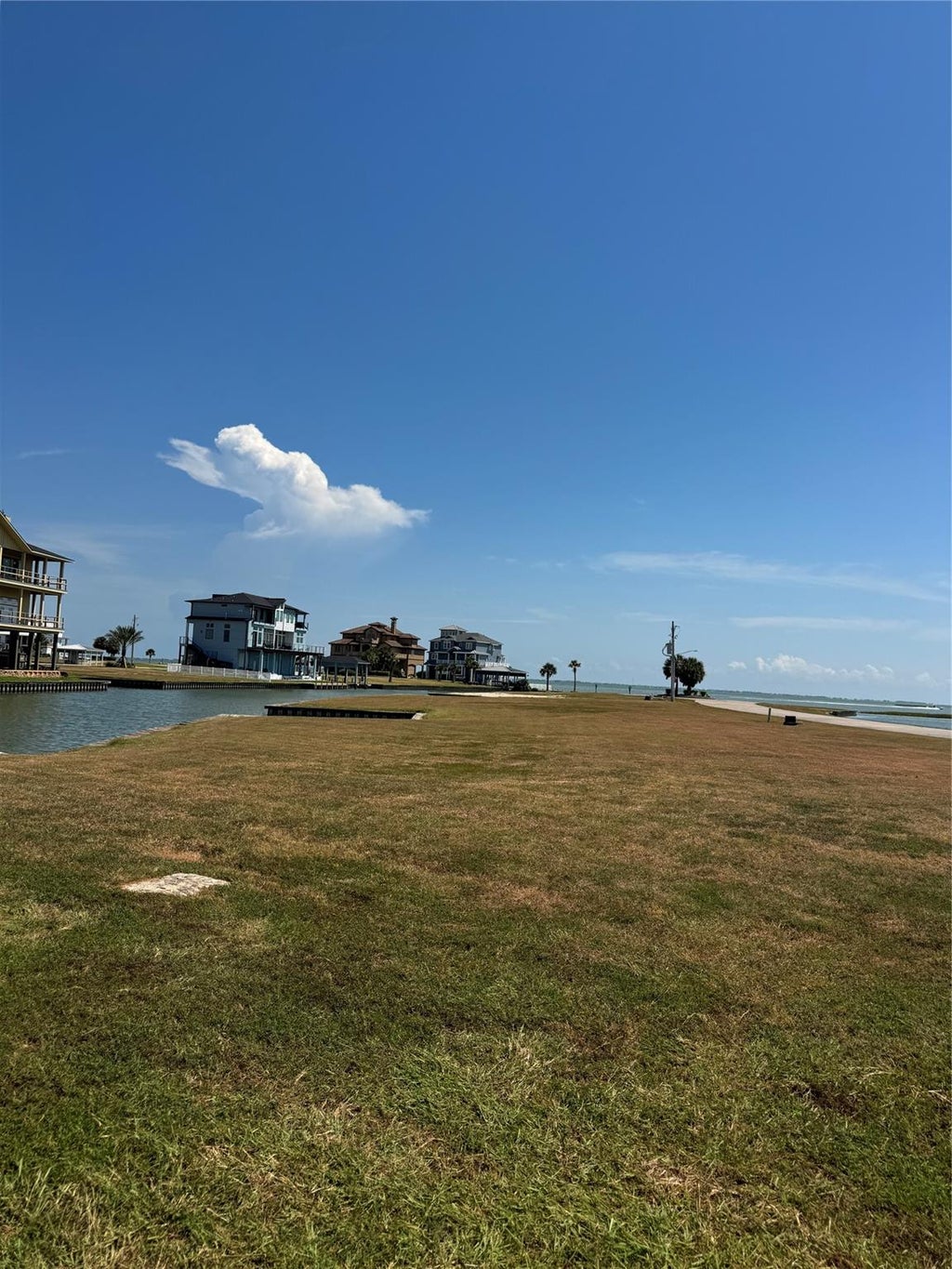 Photo of 1 Summerland, Hitchcock, TX 77563 (MLS # 18182578)