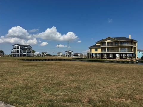 Photo of 1 Summerland, Hitchcock, TX 77563 (MLS # 18182578)