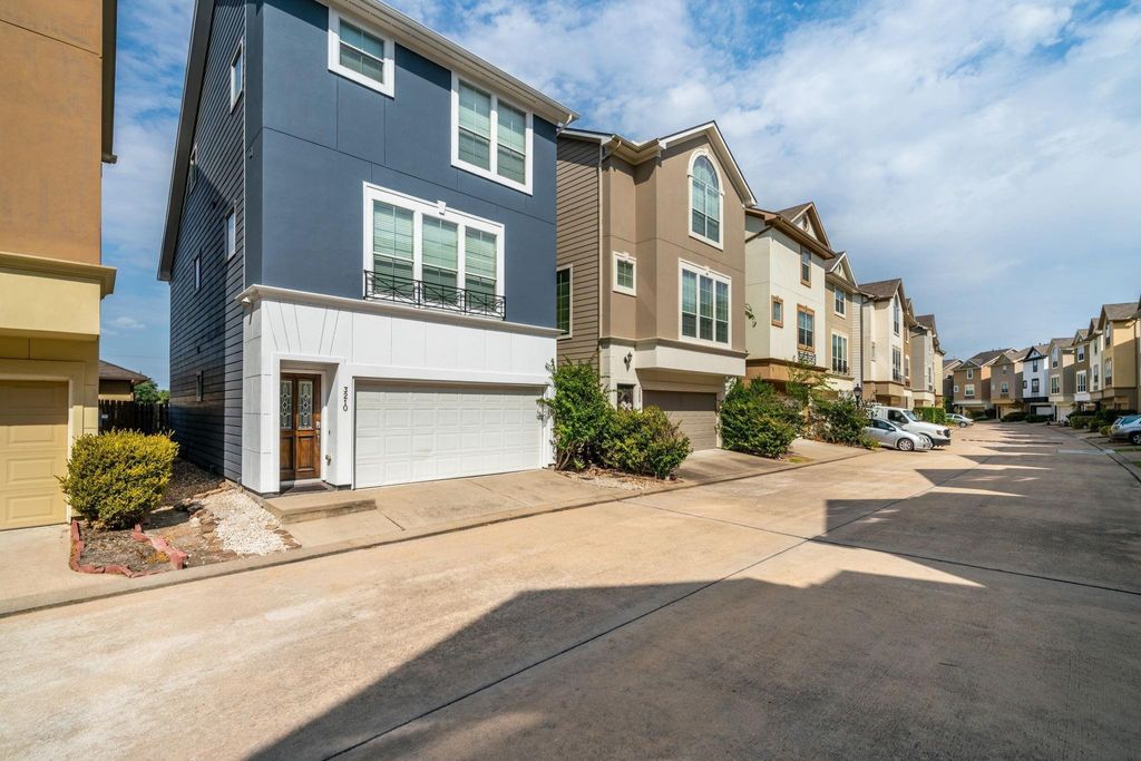 Photo of 3210 Clearview Circle, Houston, TX 77025 (MLS # 31764342)