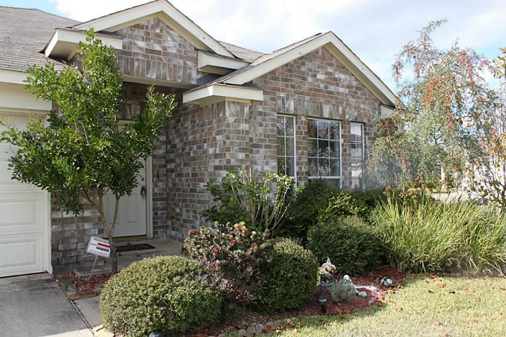 Photo of 2502 E Balsam Ridge Way Way, Fresno, TX 77545 (MLS # 98443389)