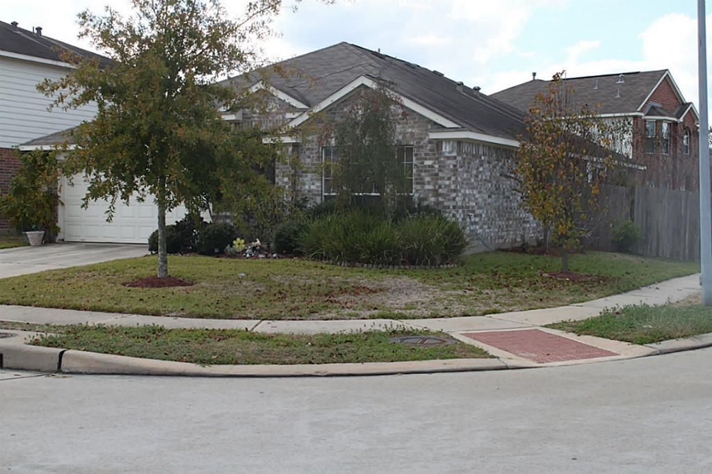 Photo of 2502 E Balsam Ridge Way Way, Fresno, TX 77545 (MLS # 98443389)