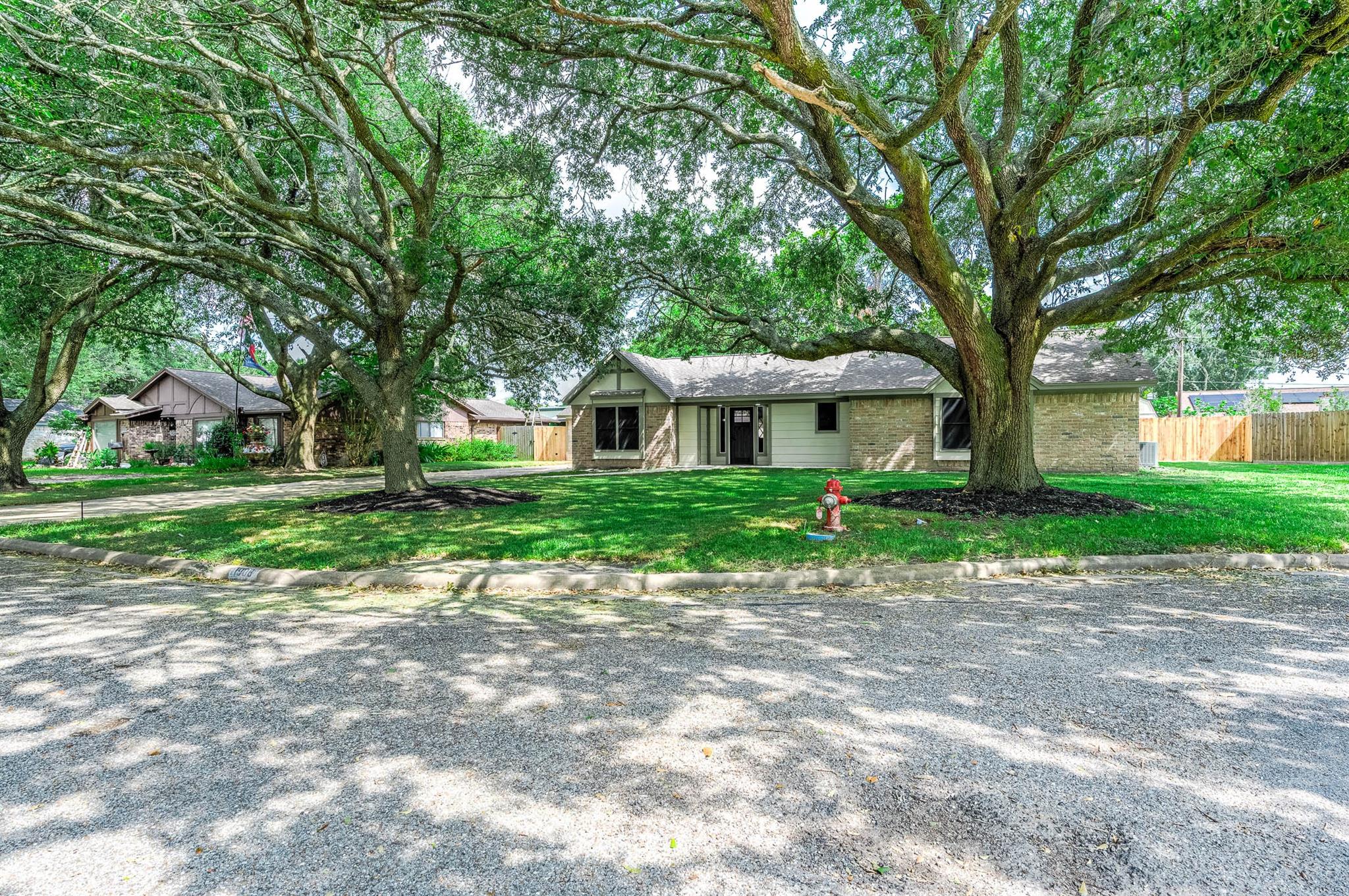 1908 Maxwell Circle