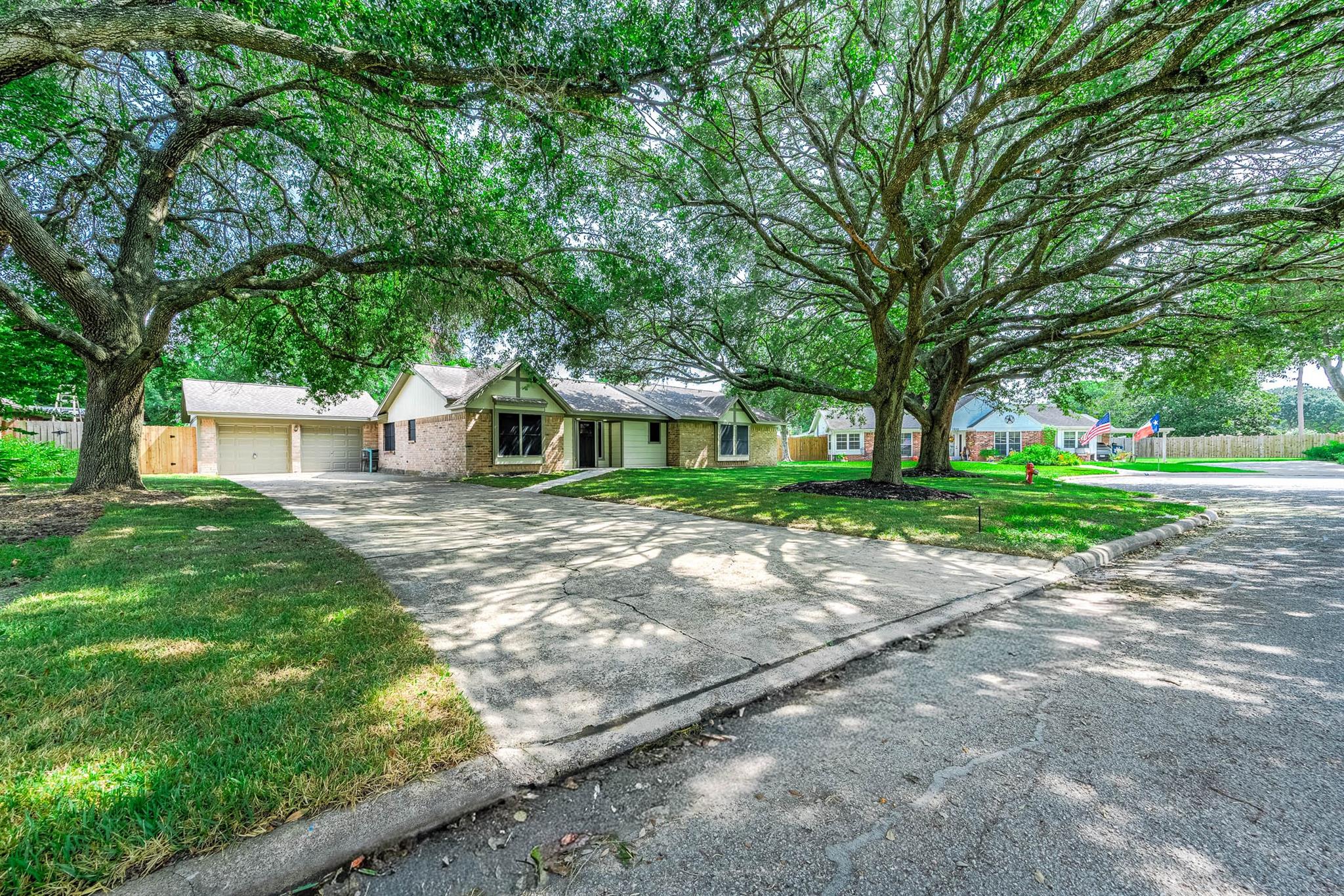 1908 Maxwell Circle