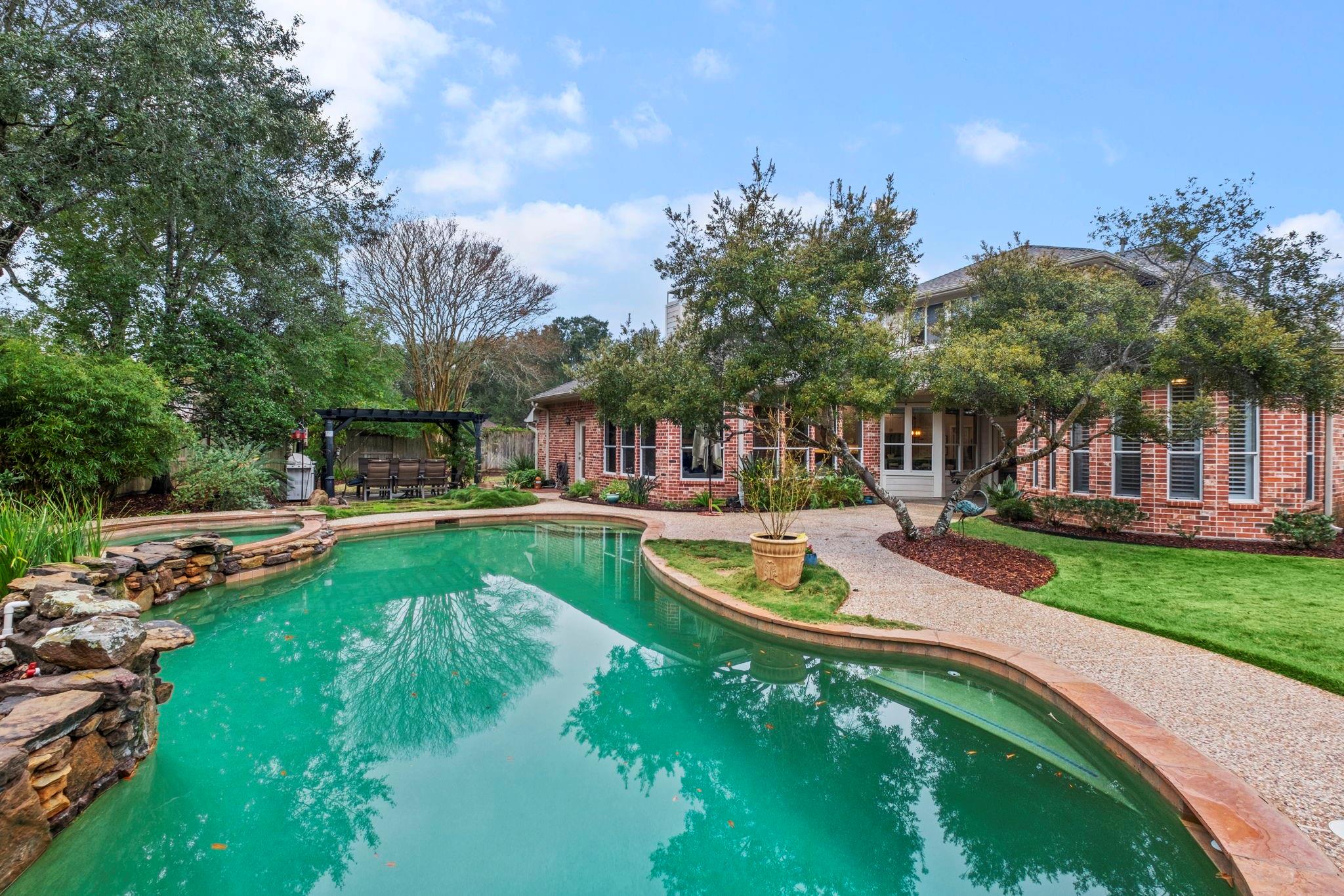 4123 Luong Field Court